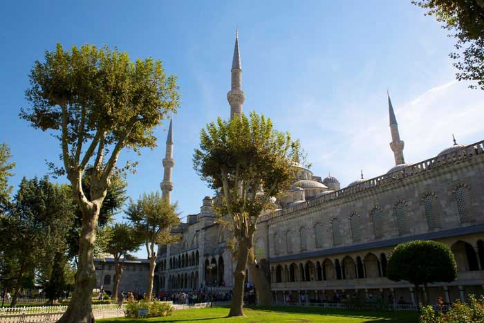 customized istanbul tour blue mosque garden minarets