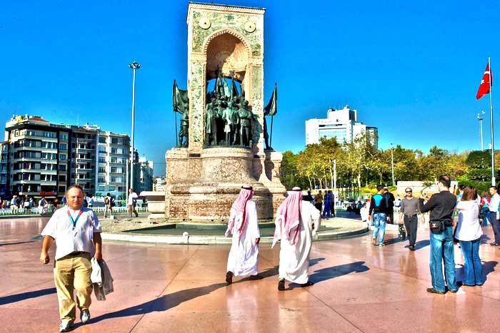 customized istanbul tours guide ensar istanbul taksim ataturk statue