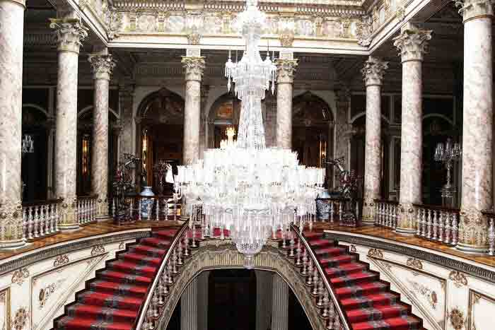 guided istanbul tours dolmabahce palace crystal chandelier