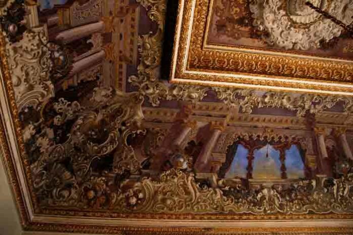 guided istanbul tours dolmabahce palace details