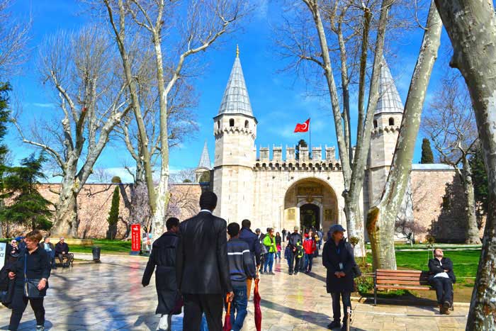 istanbul tour guides topkapi palace gate babus selam