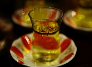 What are the symbols of Istanbul? local guide istanbul spice market saffron tea