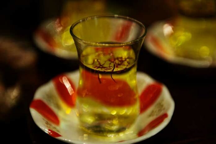 local guide istanbul spice market saffron tea