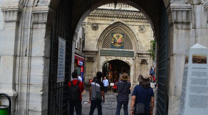 Istanbul Grand Bazaar Guide to History and Local Finds