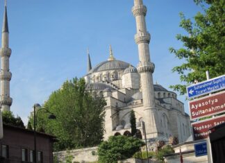 Blue Mosque Istanbul Visitor Guide to History and Architecture